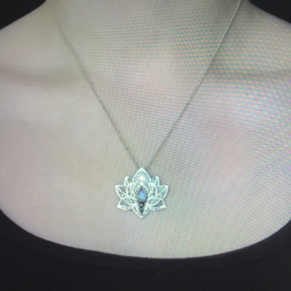 Lotus Yoga Pendant Necklace Chakra Chain NWT - Picture 4 of 5